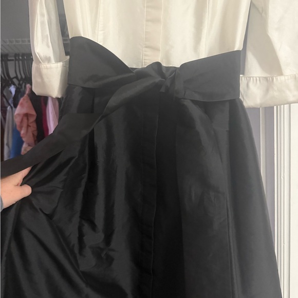 Rickie Freeman for Teri Jon
Two-Tone 3/4-Sleeve Taffeta Shirtdress Gown - Picture 5 of 11